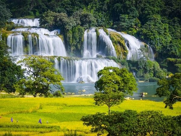 Alternative view of HA GIANG - CAO BANG - BAN GIOC WATERFALL - BA BE 5 DAYS 4 NIGHTS